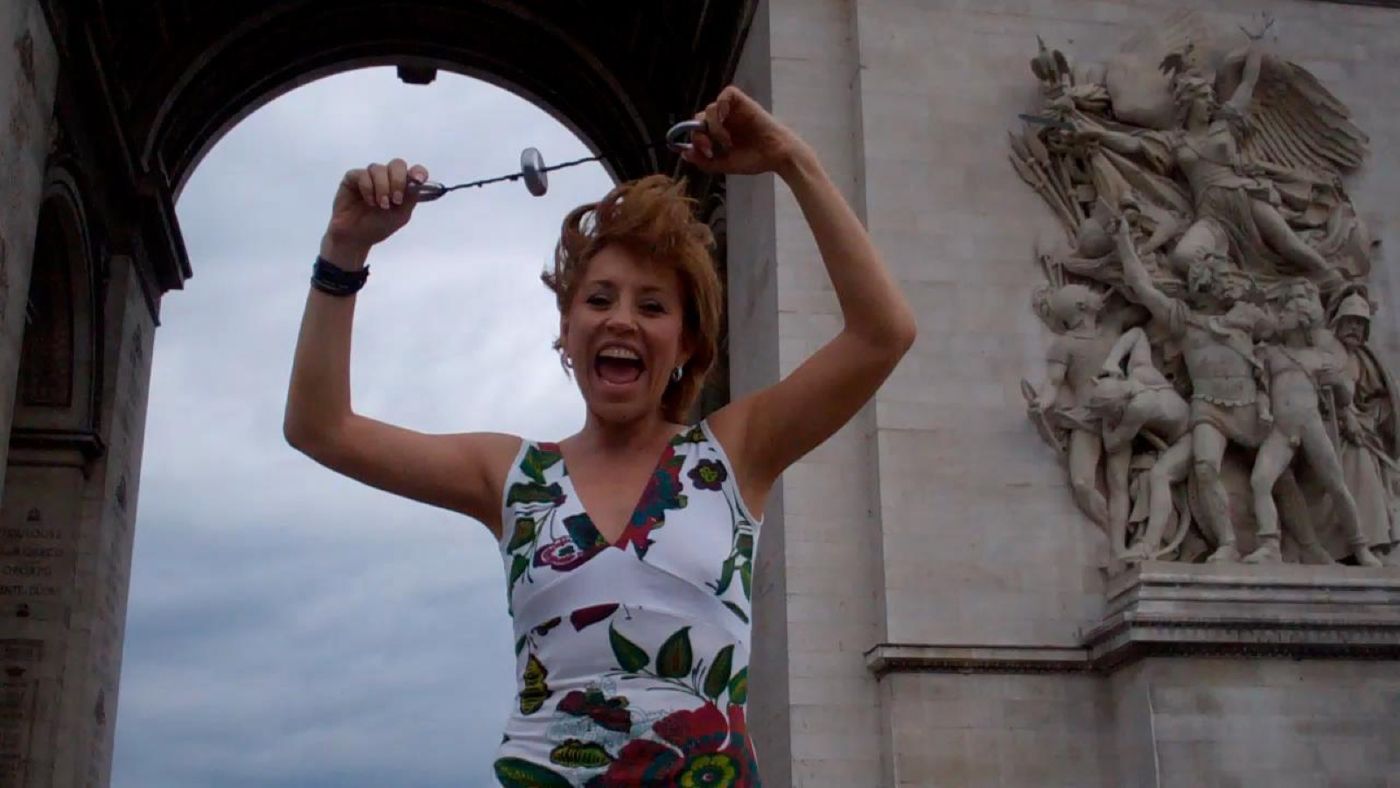 Forbes using SpinGym in front of the Arc de Triomphe in Paris